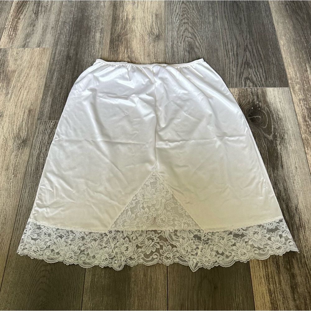 Vintage Lace and Nylon Half Slip Made in Canada Size 100 / 44